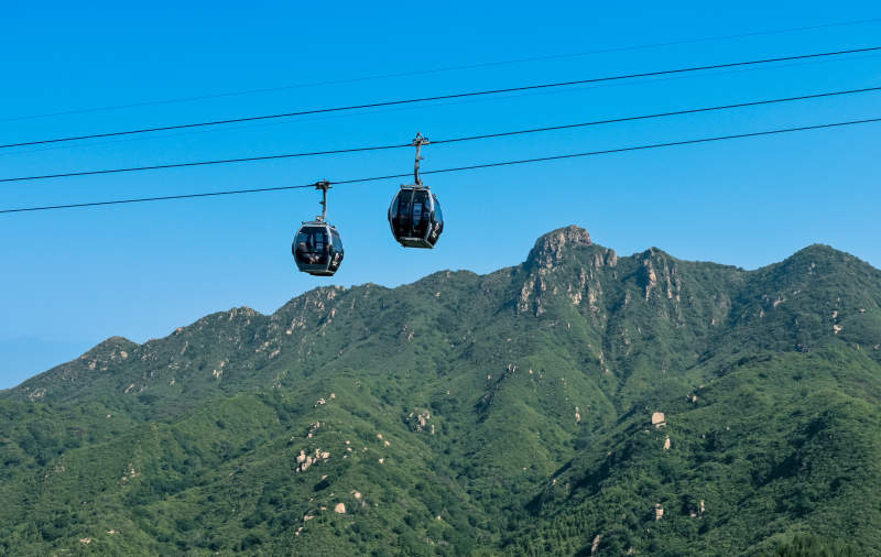 山间索道缆车图片