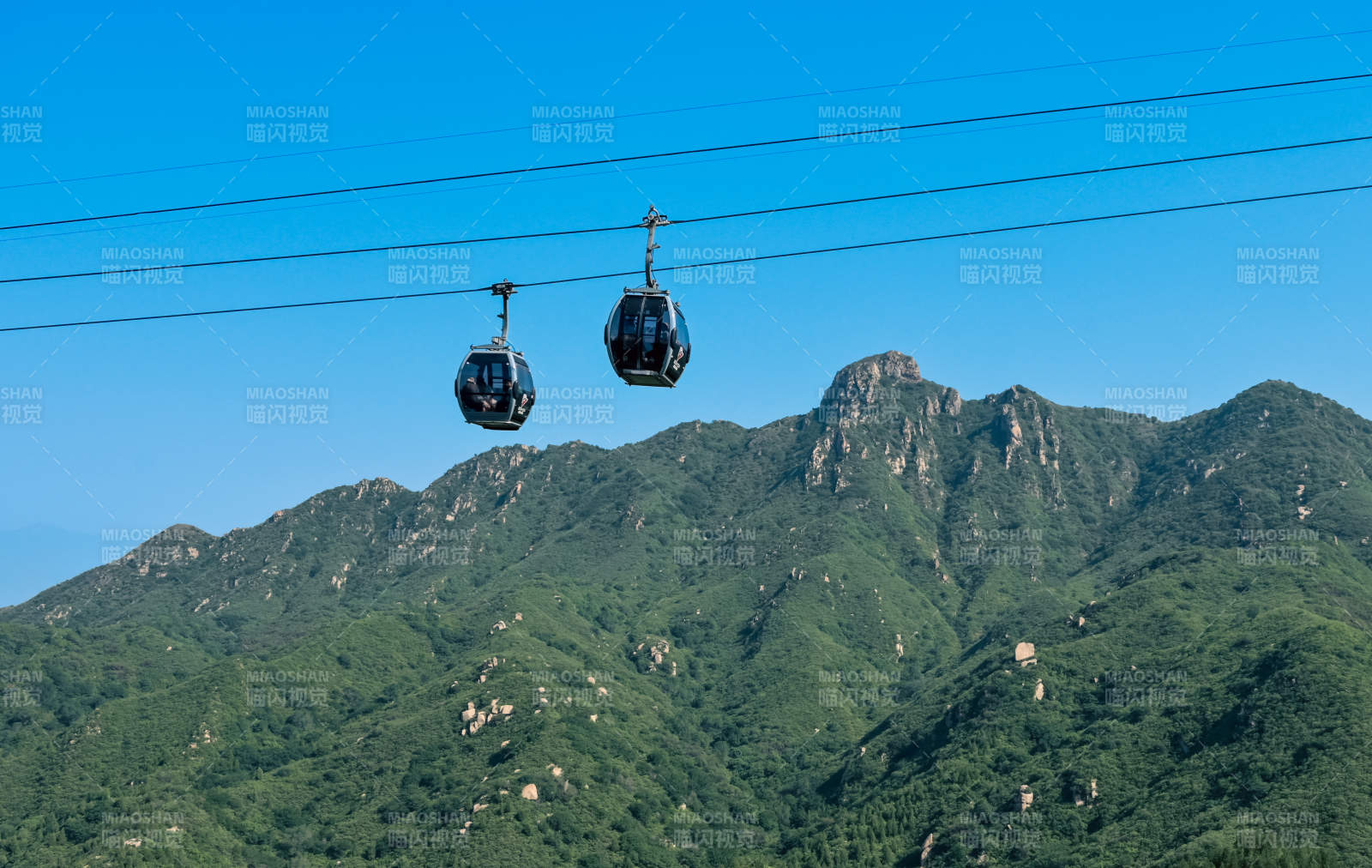 山间索道缆车图片