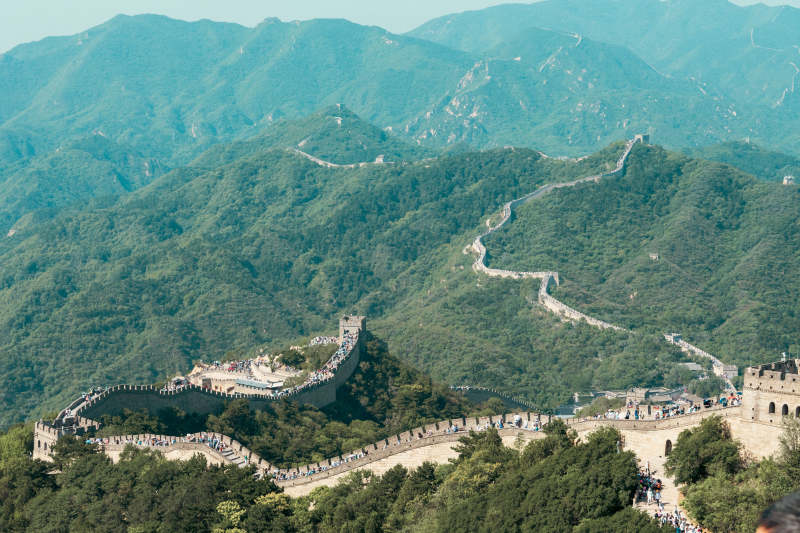 长城蜿蜒山间图片