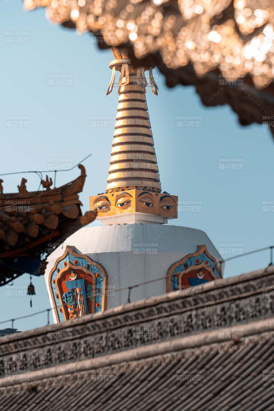 呼和浩特藏传佛教圣地：庄严的宝尔汗佛塔图片