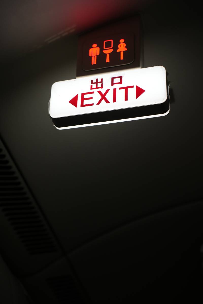 飞机出口标志图片