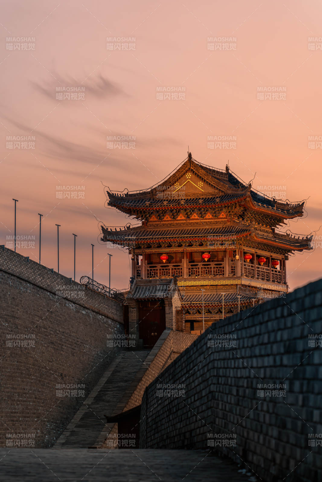 陕西榆林古城墙上的夕阳图片