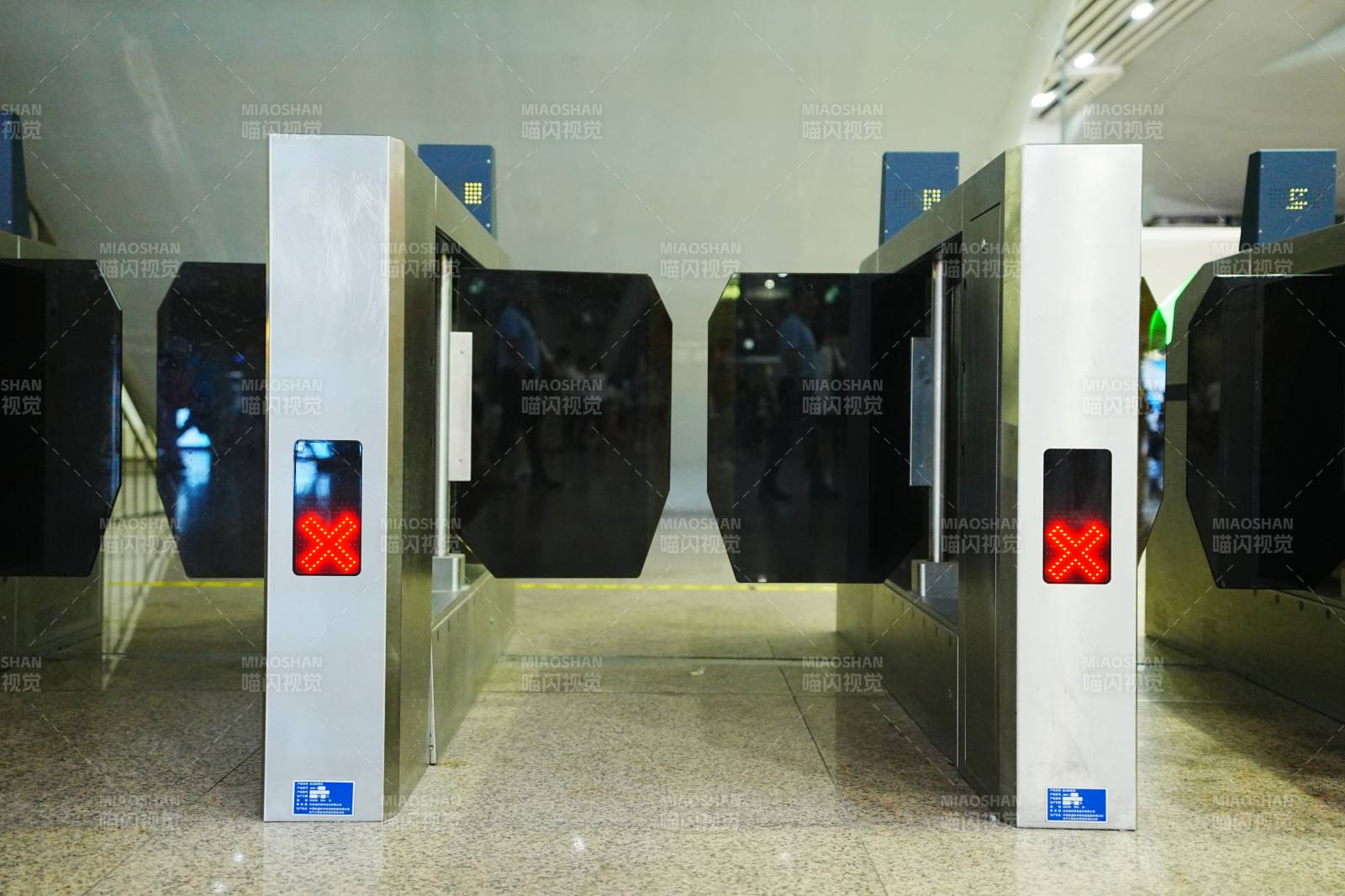 高铁站闸机口图片