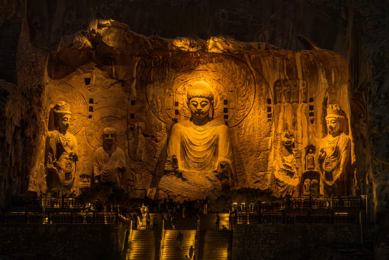 卢舍那大佛夜景图片