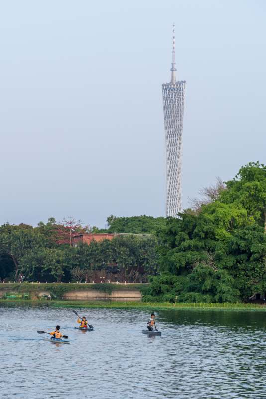 珠江边的皮划艇运动图片