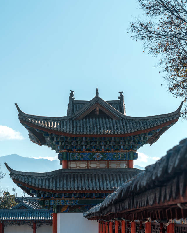 云南丽江木府的古建筑屋顶图片