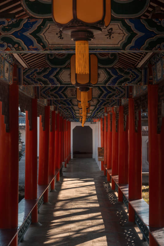 云南丽江木府的长廊图片