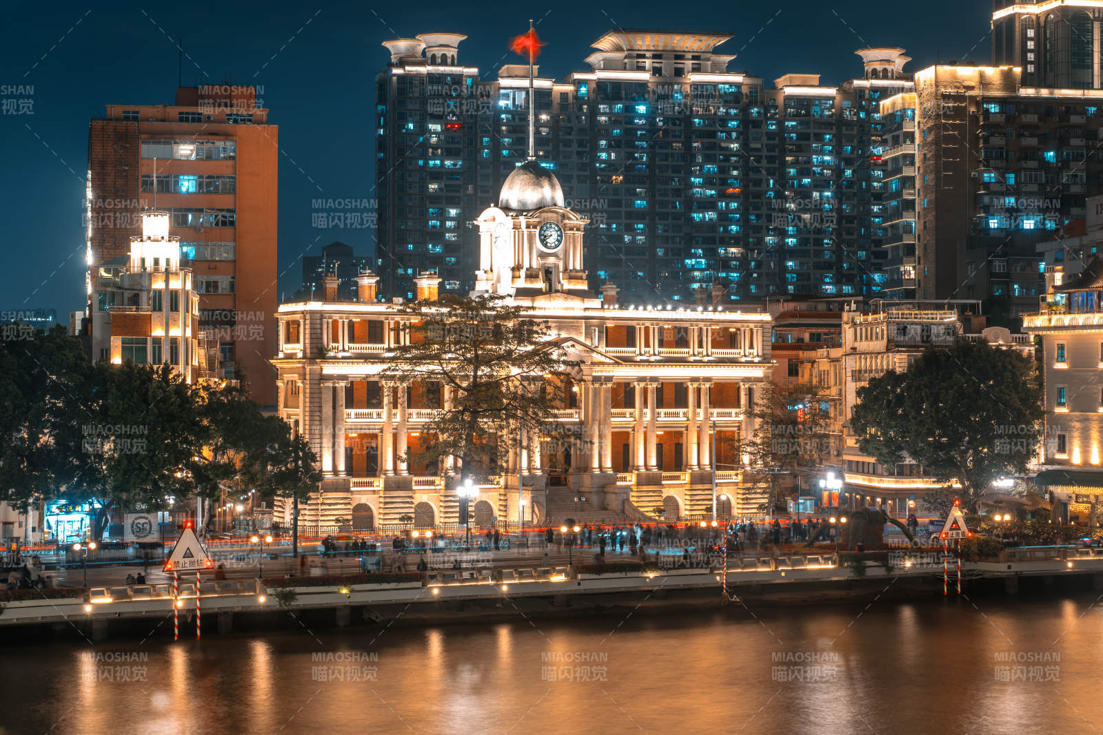中国广州粤海关旧址夜景图片