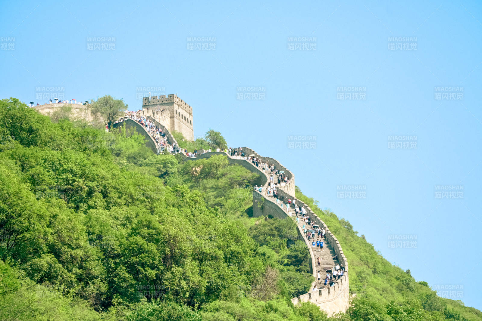 长城蜿蜒山间图片