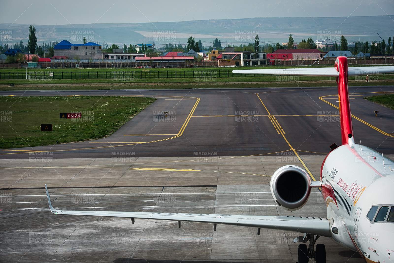 机场上的飞机图片