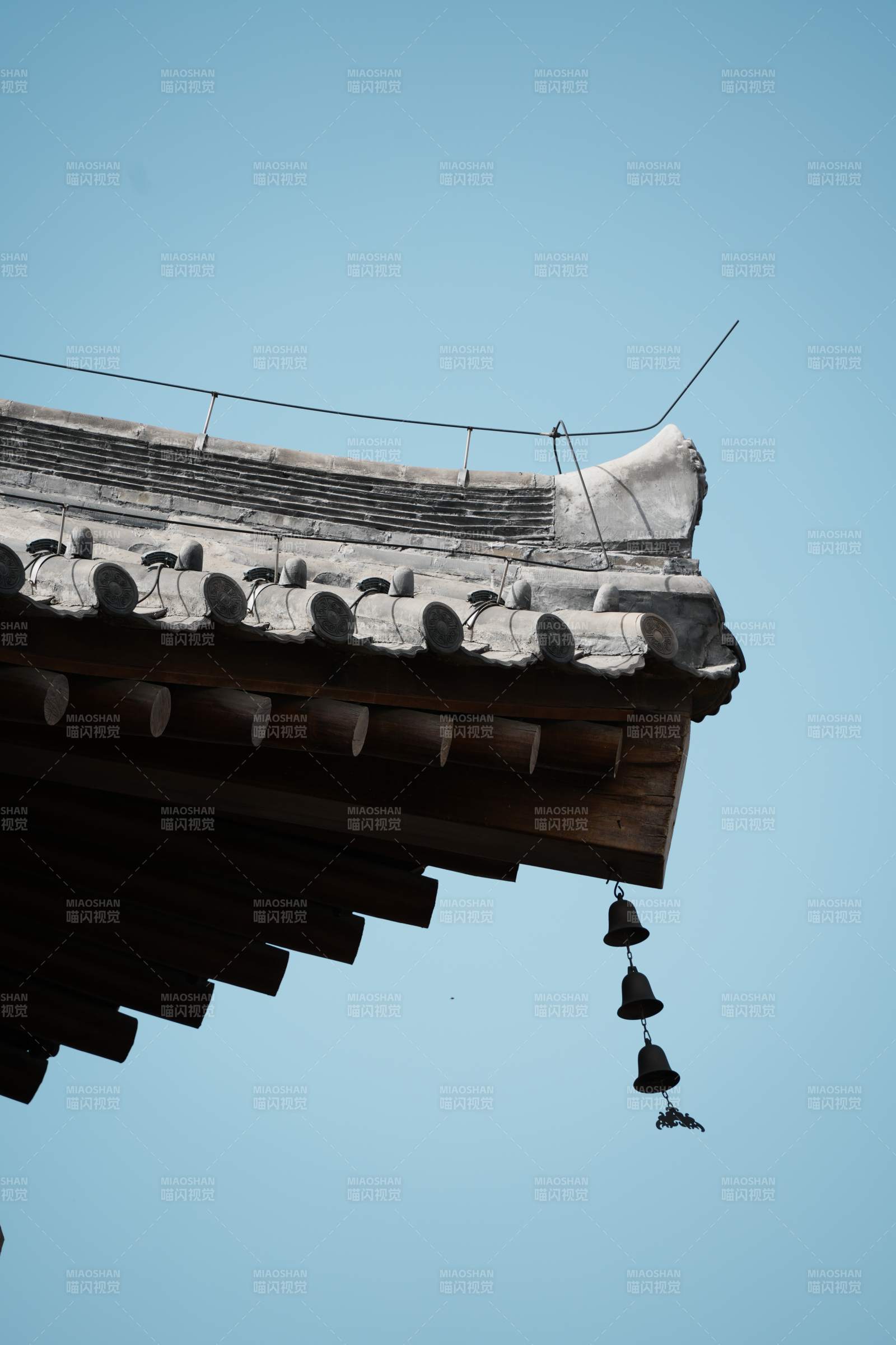 古建筑屋檐风铃图片