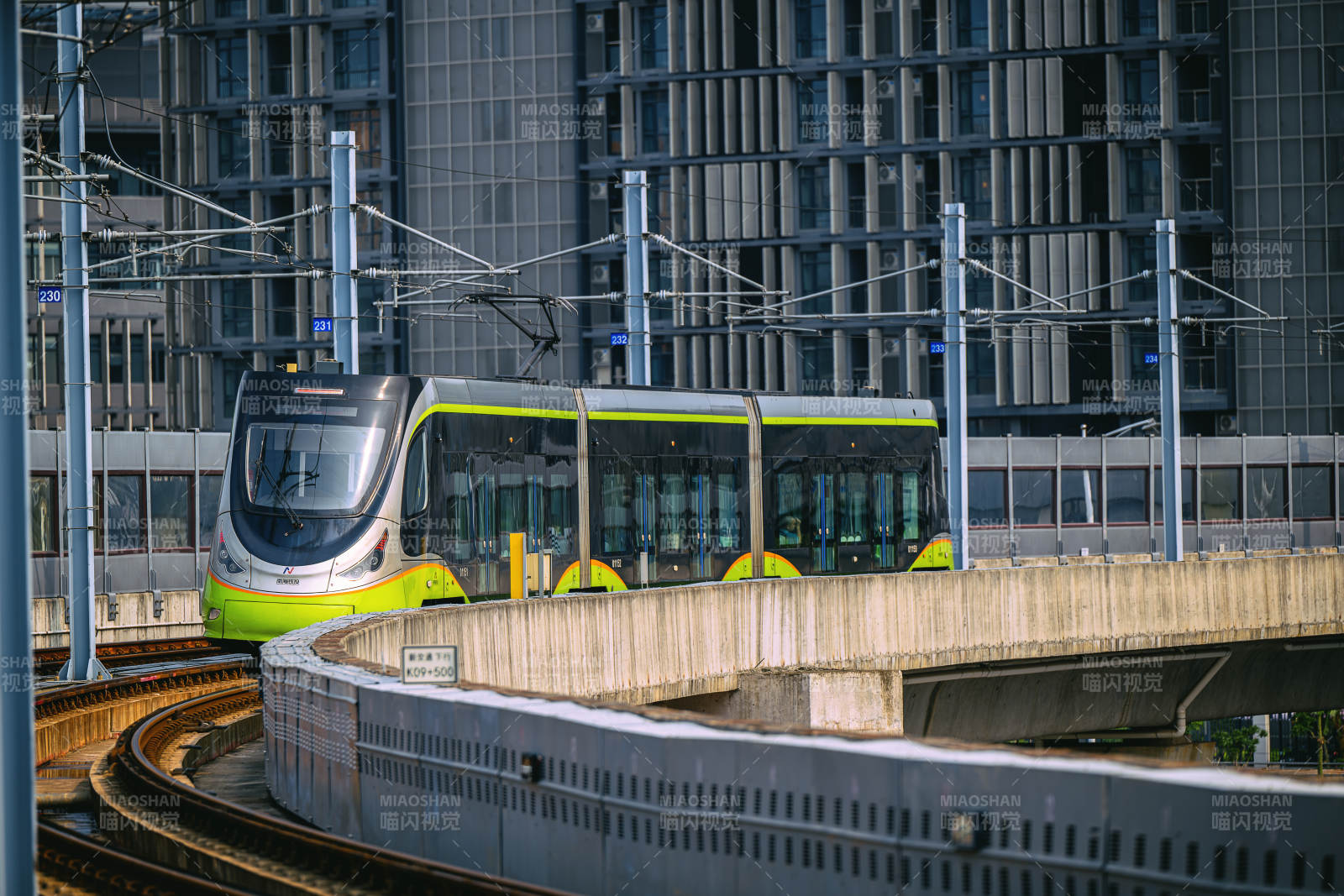 城市轻轨列车图片