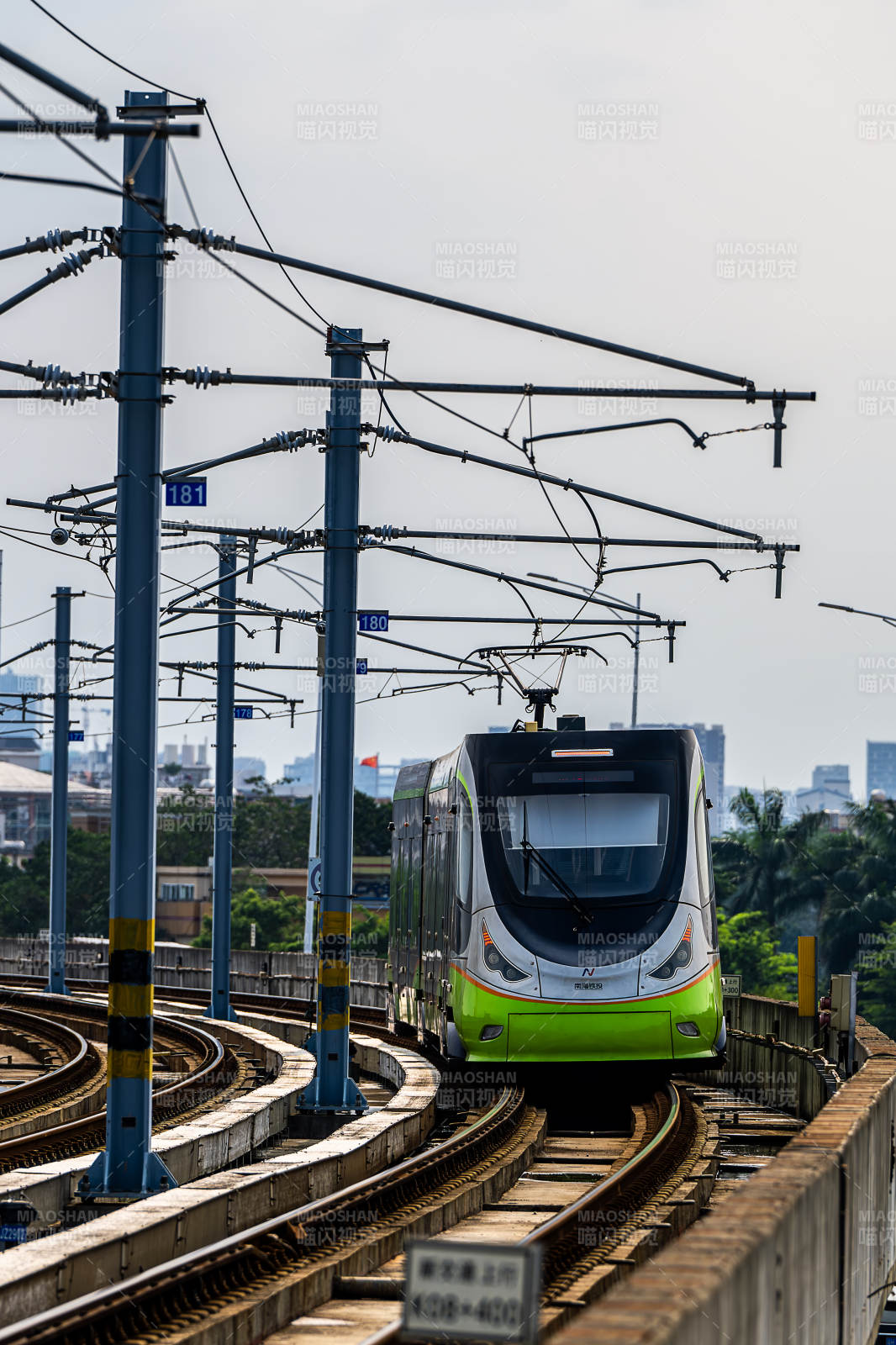 城市轨道交通列车图片