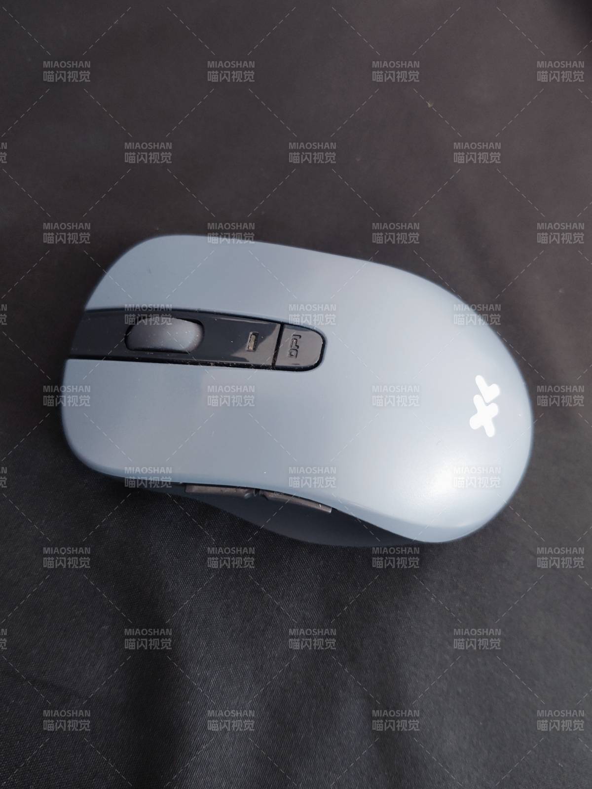无线鼠标特写图片