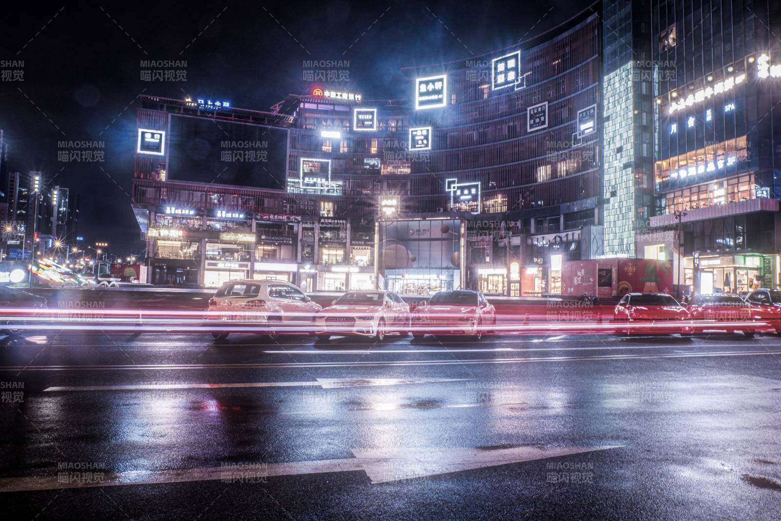 夜幕下的城市霓虹图片