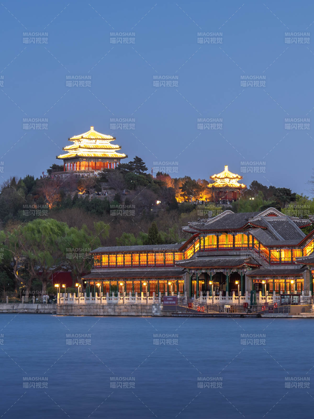 北海公园夜景图片
