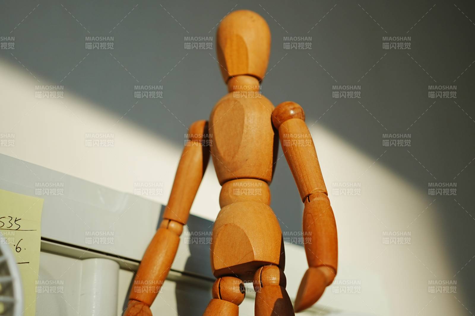 木制模型站立姿态图片