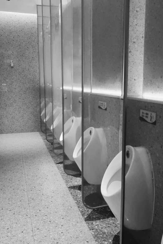 男厕小便池图片