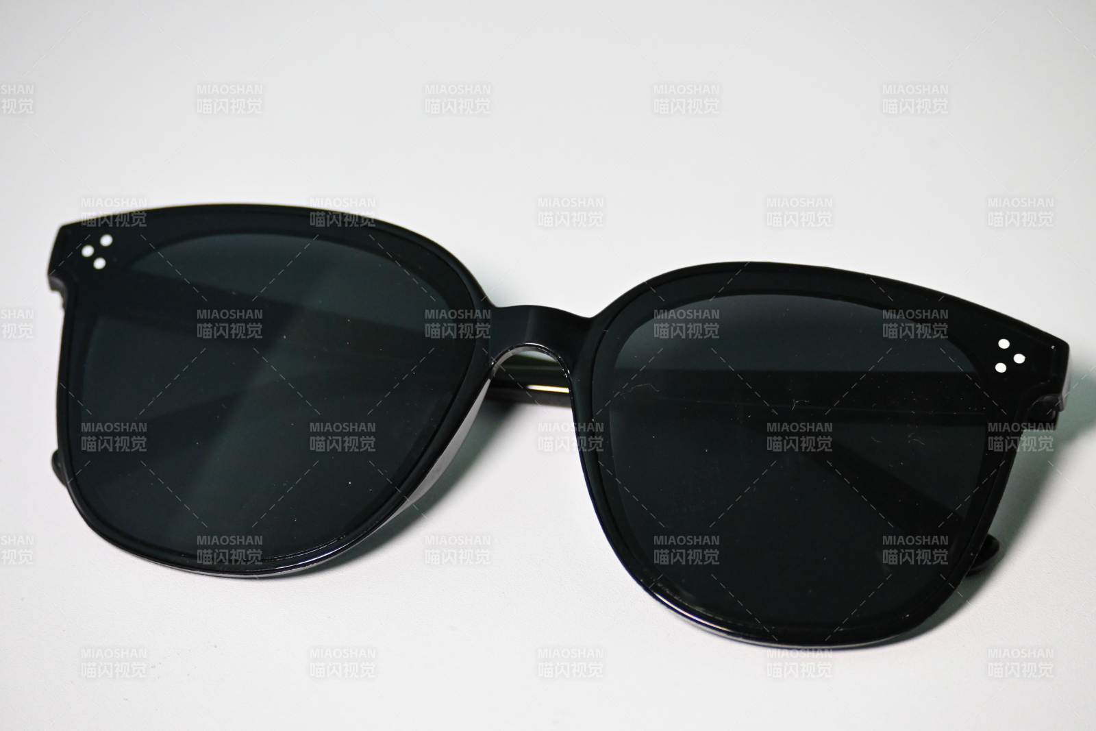 黑色时尚太阳镜展示图片