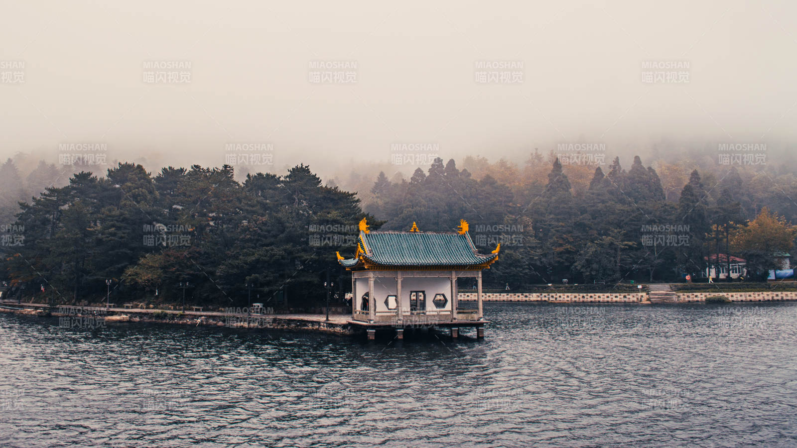湖中亭阁图片