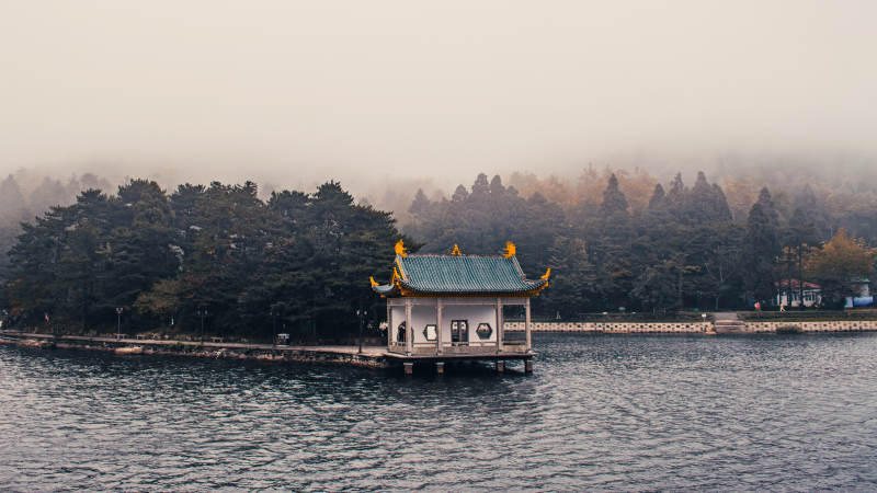 湖中亭阁图片