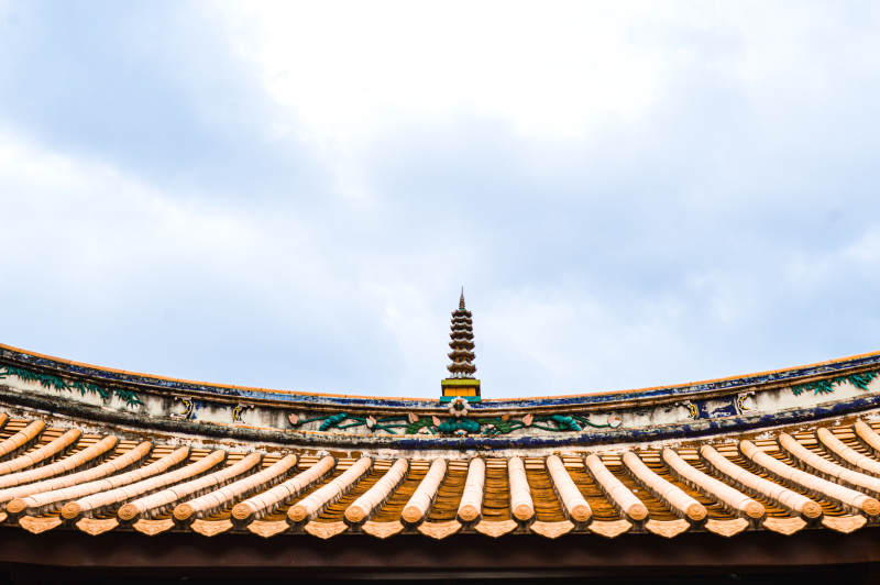 古建筑屋顶与塔尖图片