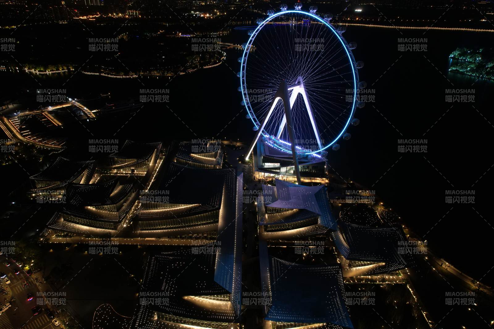 夜空下的摩天轮图片