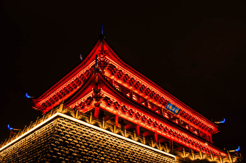 夜色中的古塔图片