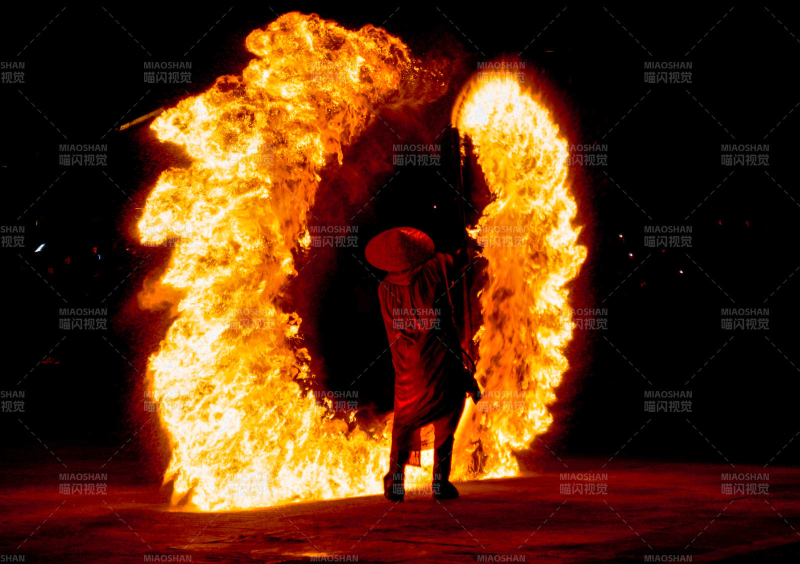 火舞者图片