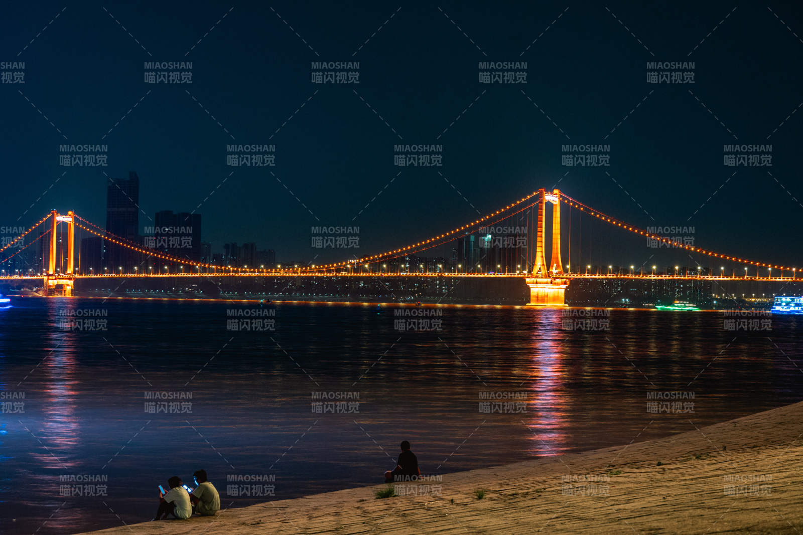 夜色江边桥图片