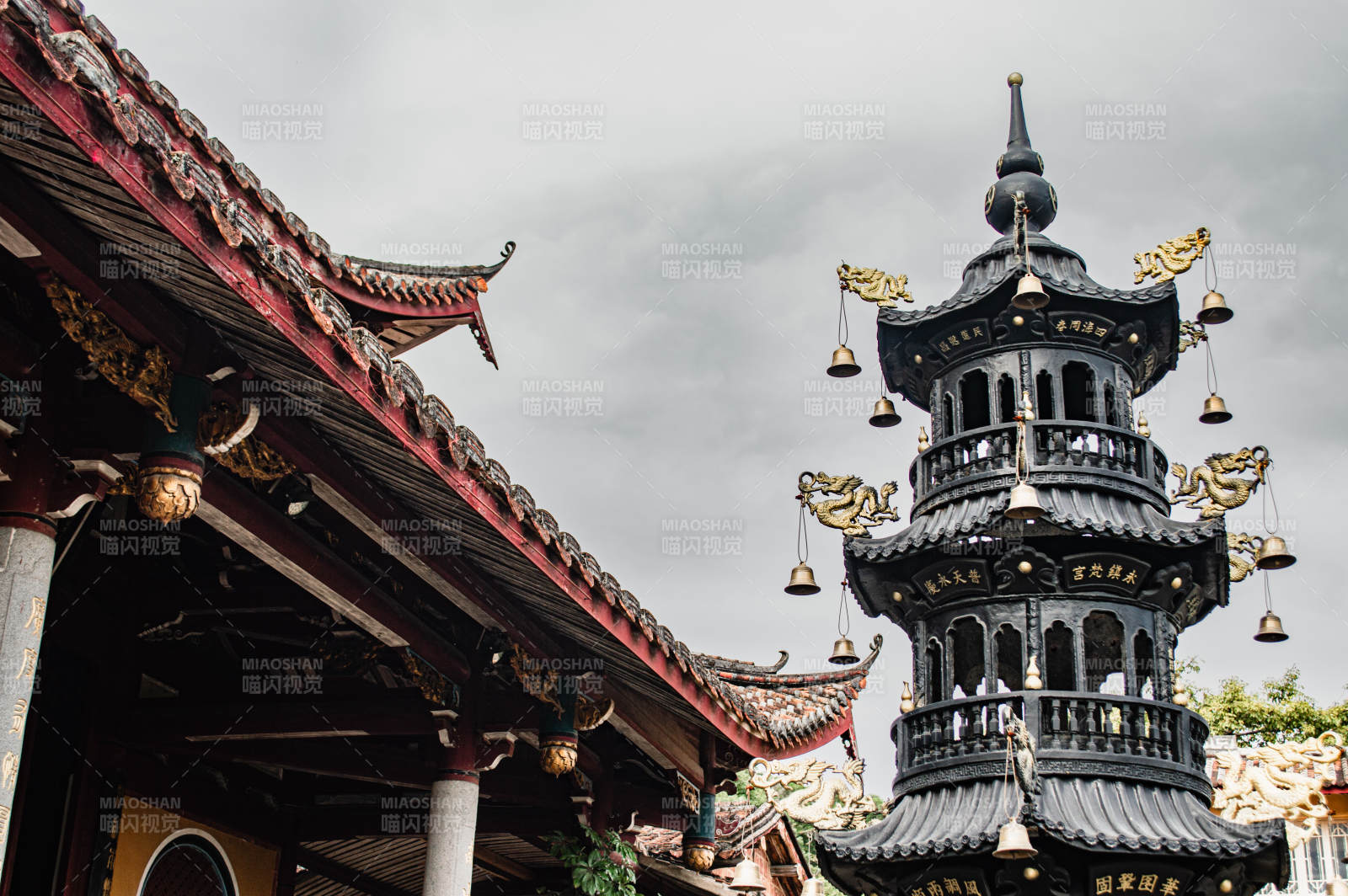 古塔与传统建筑图片