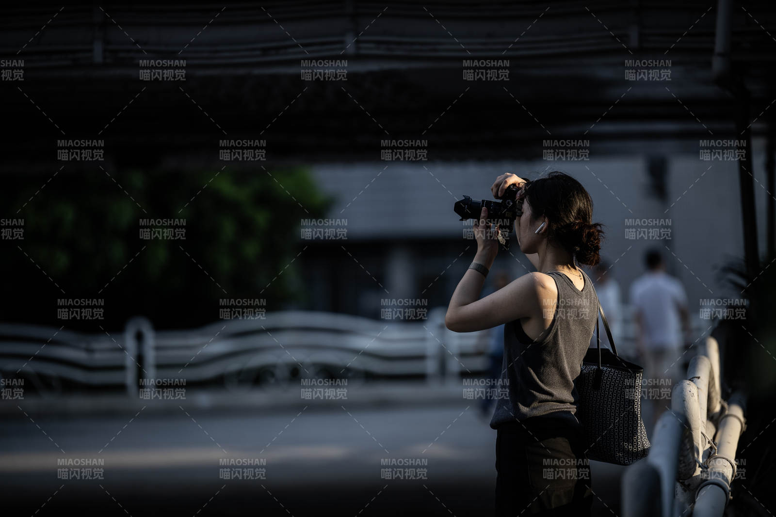 街头摄影瞬间图片