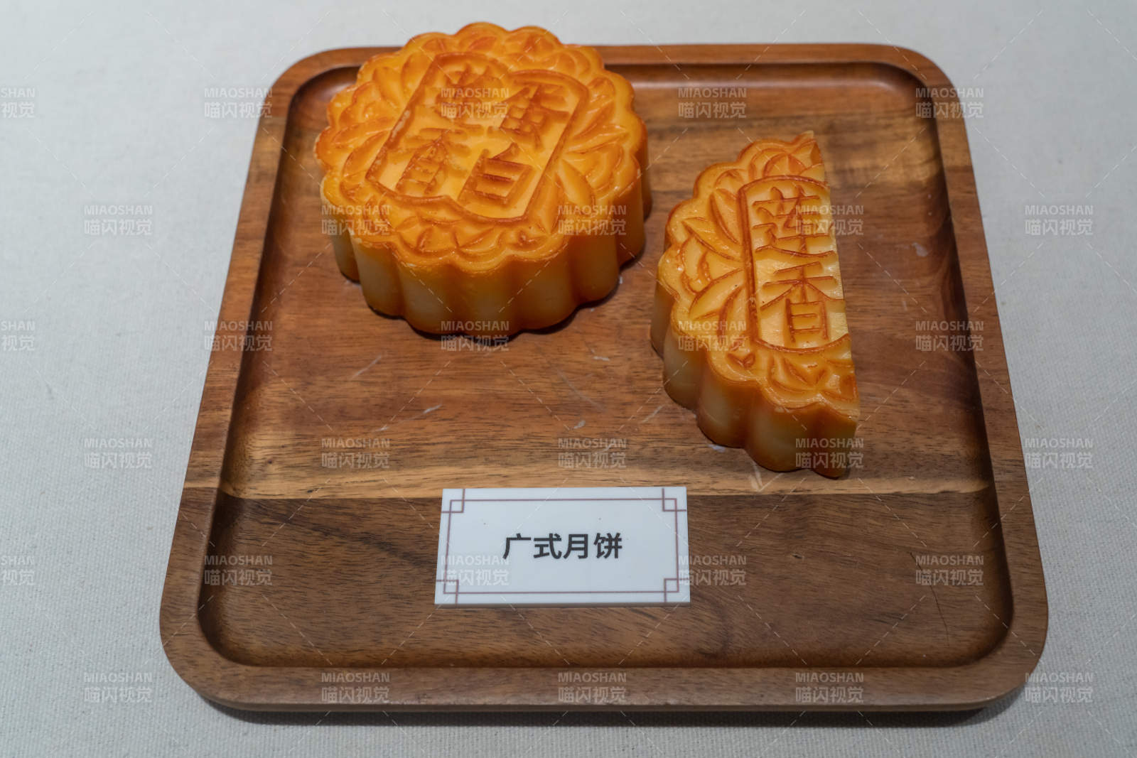 广式月饼展示图片