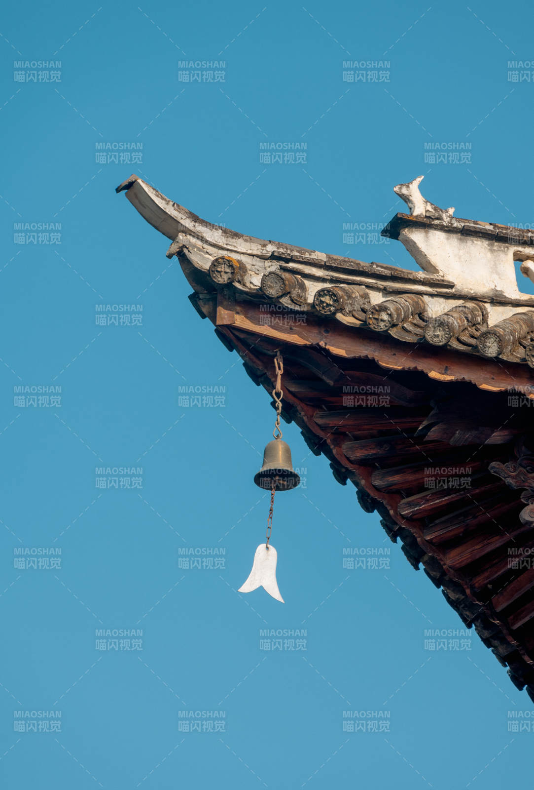 古建筑屋檐风铃图片