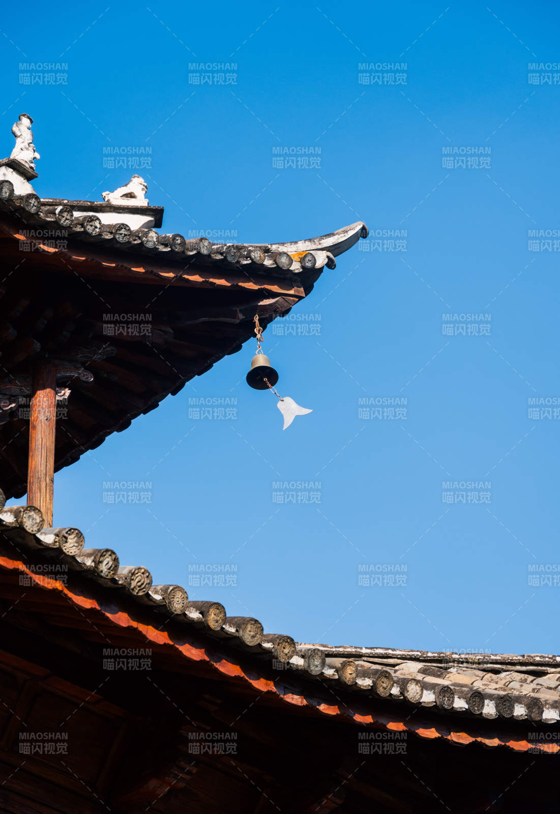 古建筑屋檐风铃图片