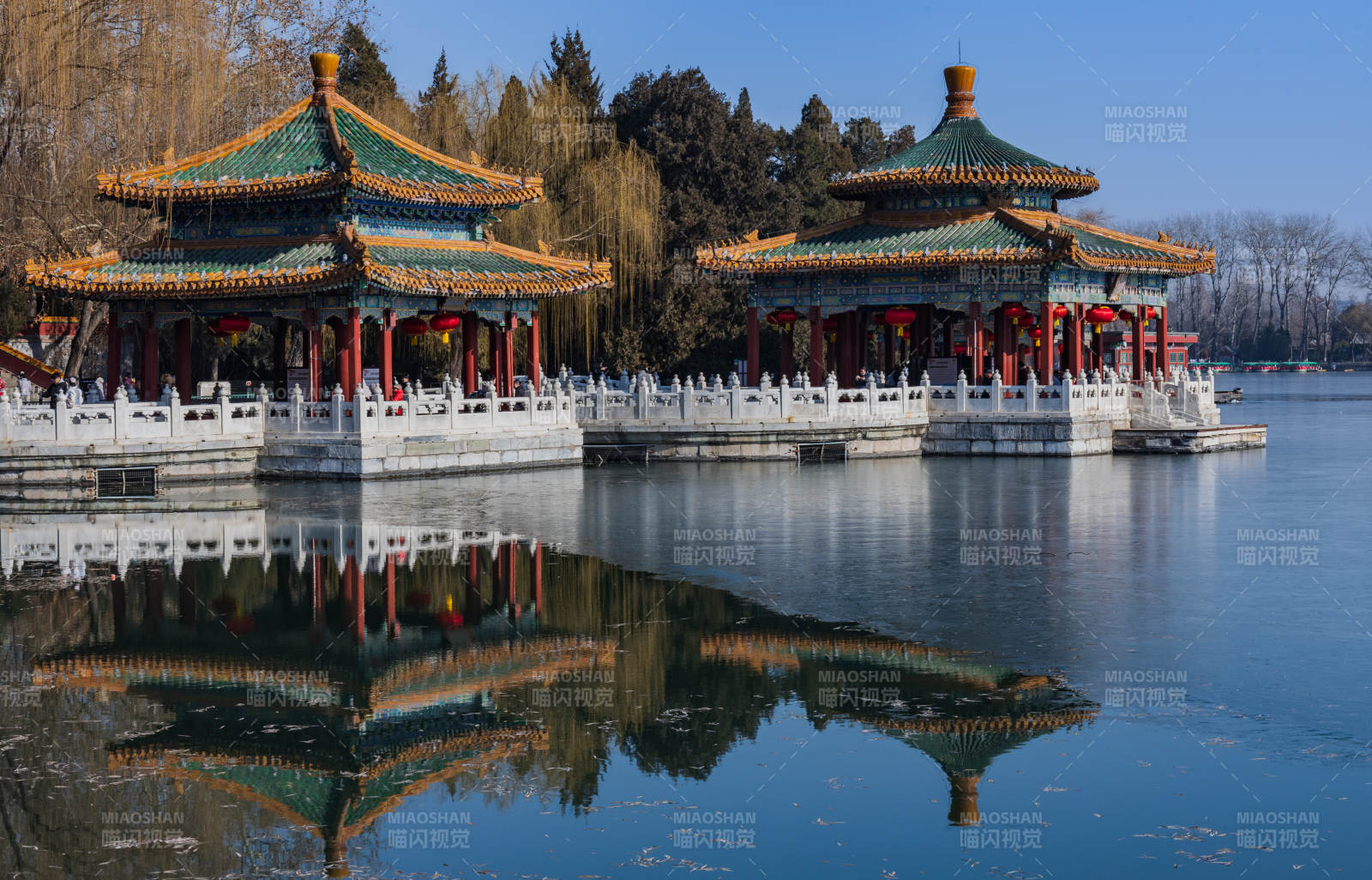 湖畔古亭映水静—北海公园图片