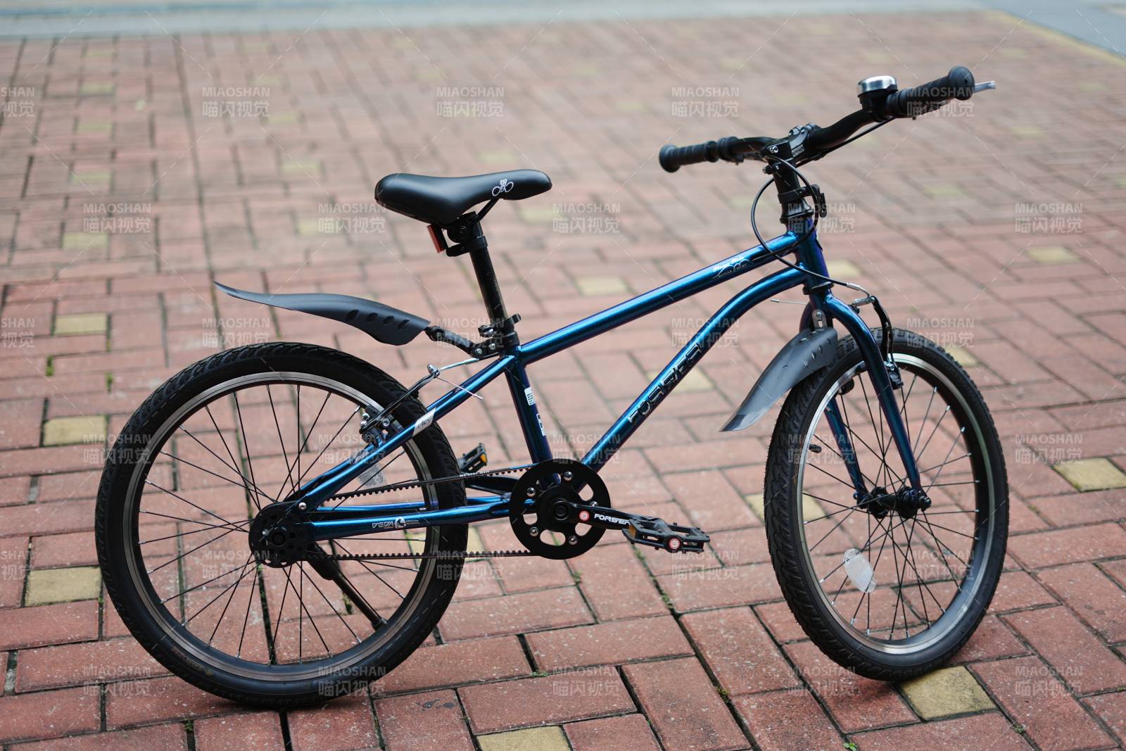 蓝色自行车图片