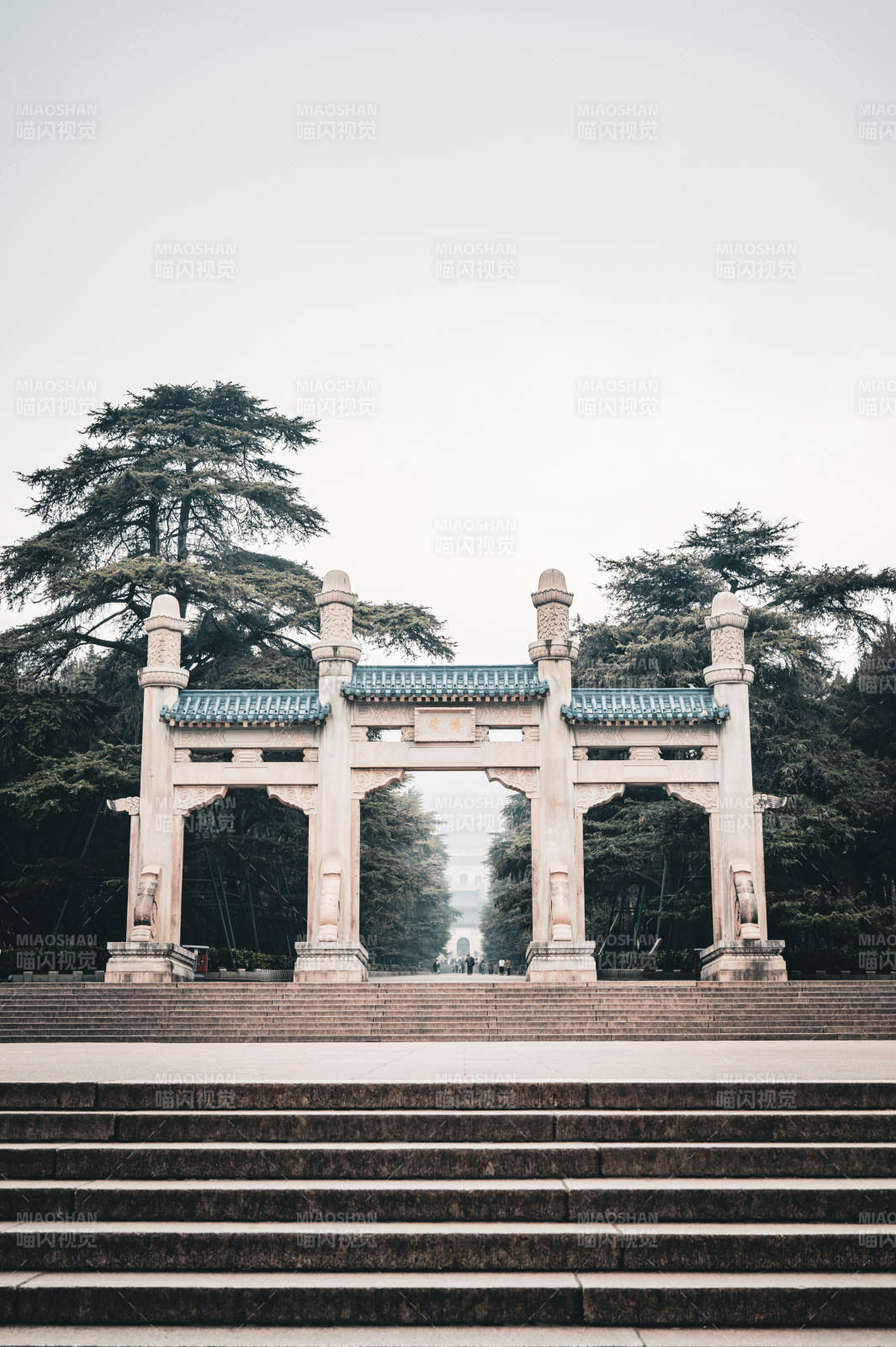 古建筑前的台阶图片