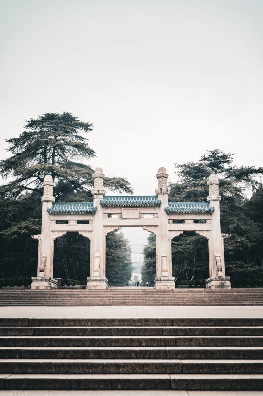 古建筑前的台阶图片