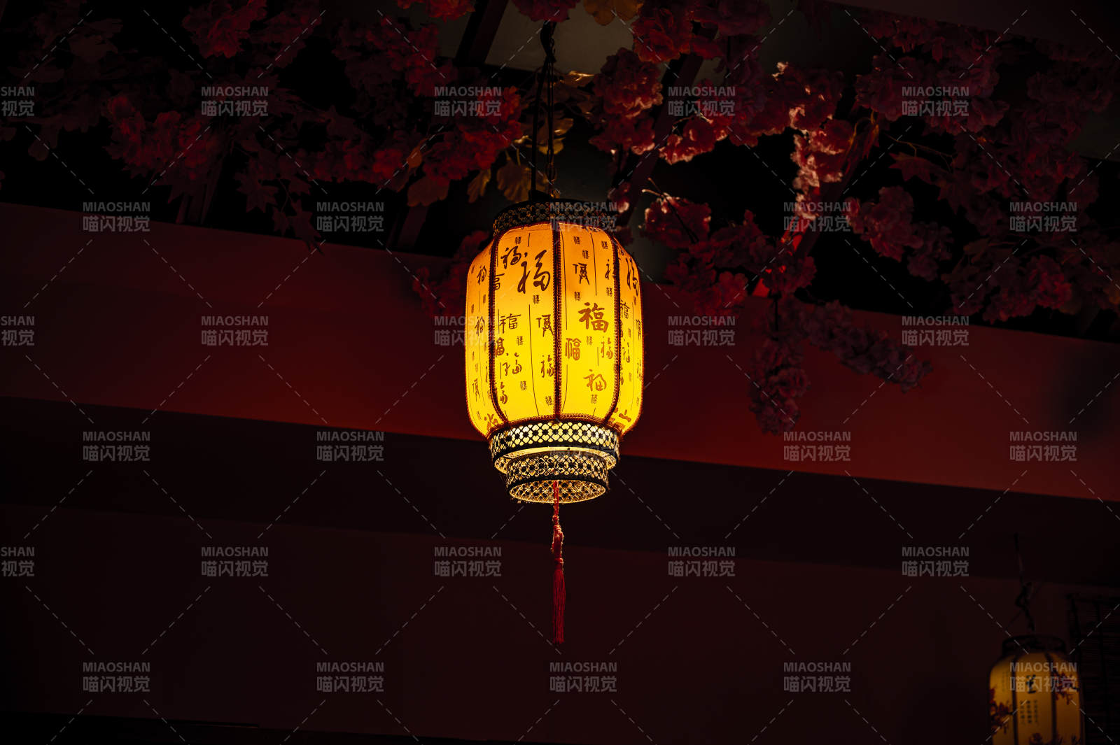 夜色中的温暖灯笼图片