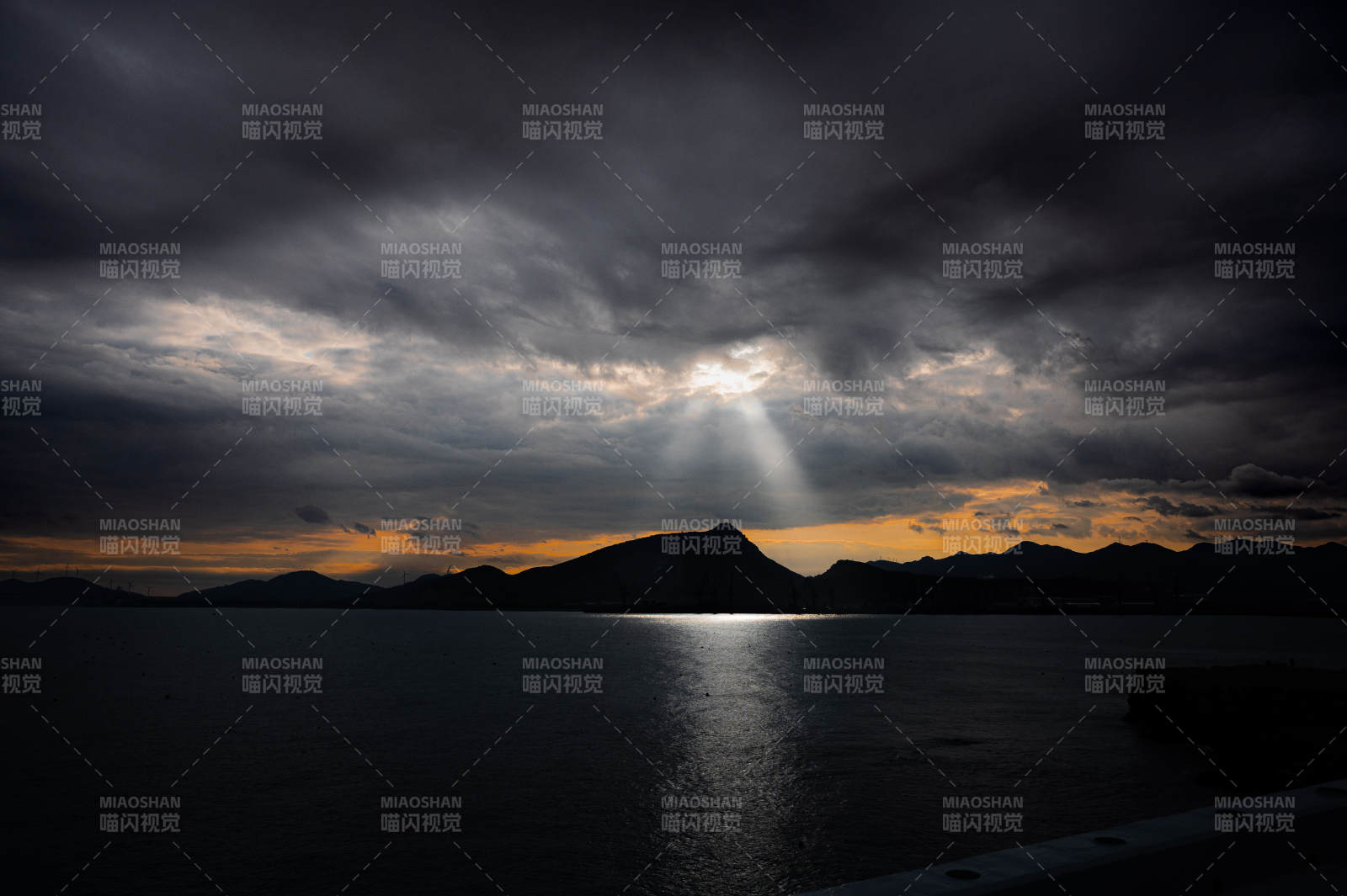 西洛岛落日晚霞图片