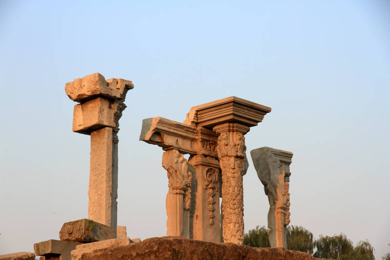 北京圆明园大水法遗迹图片