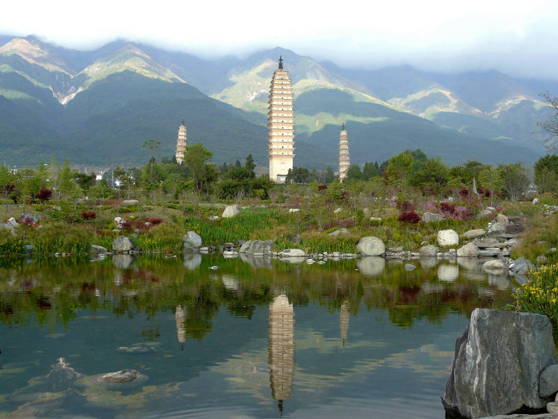 大理苍山三塔倒影图片