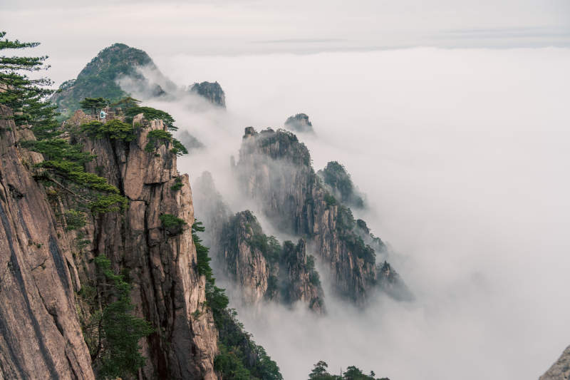 云海之上的黄山奇景图片