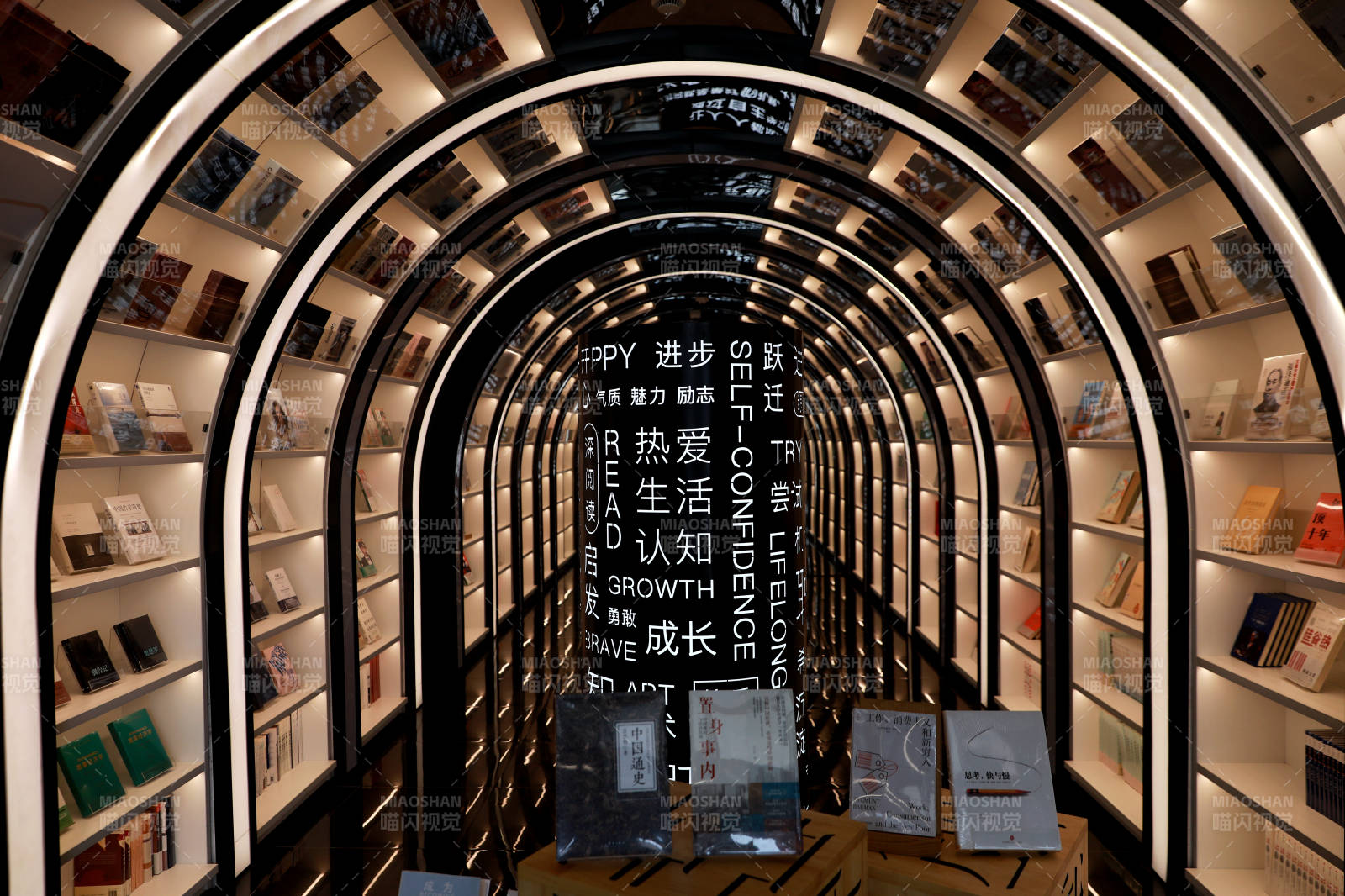 书店图书展示图片