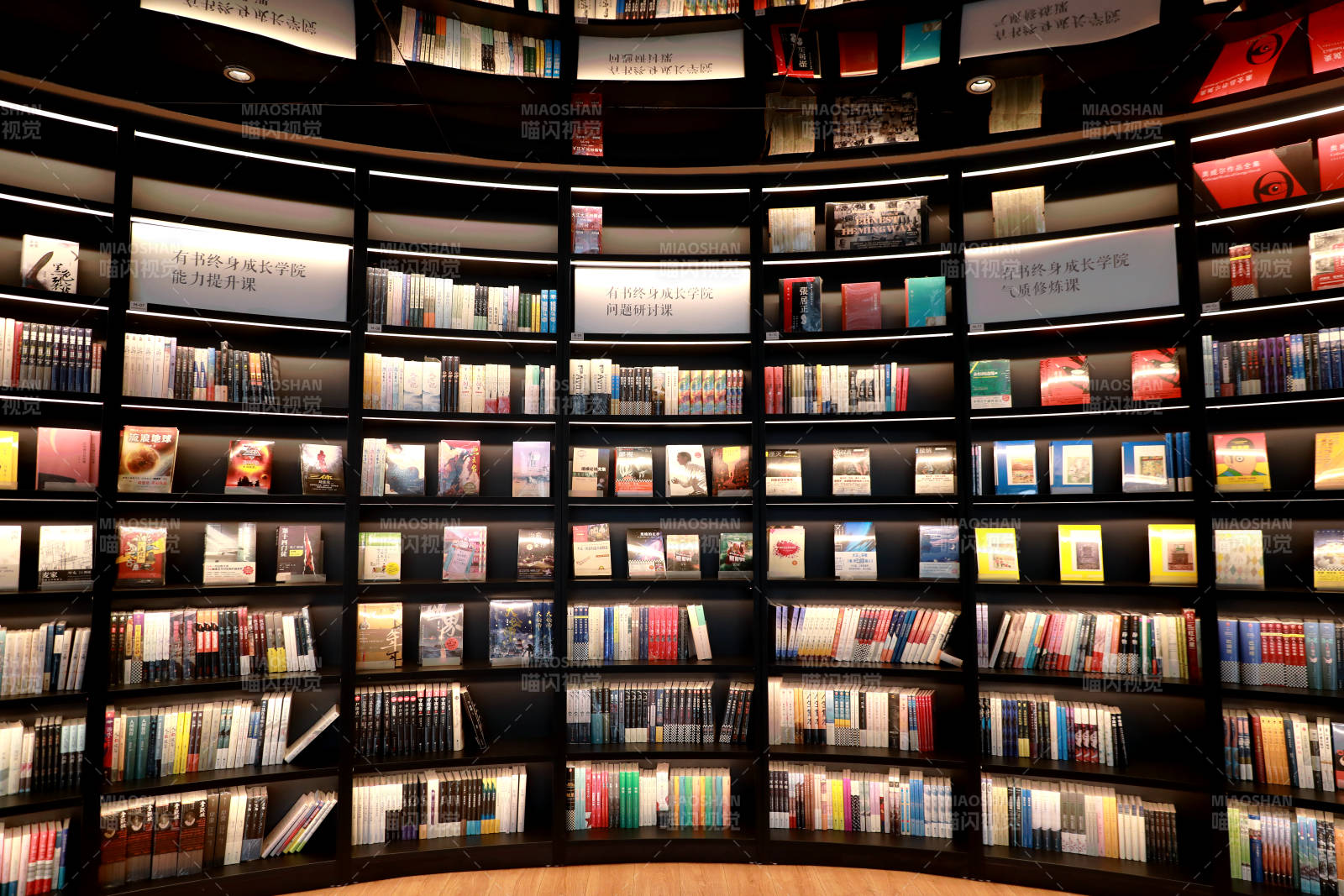 书店的图书展示图片