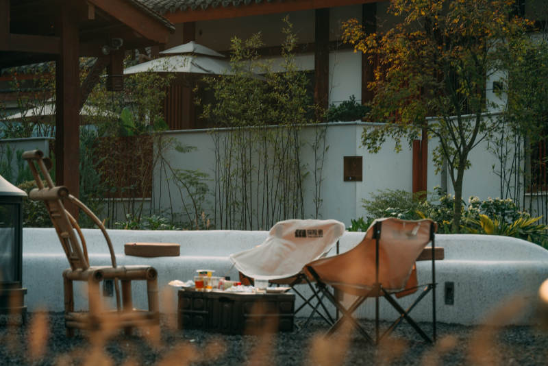 庭院休闲时光图片