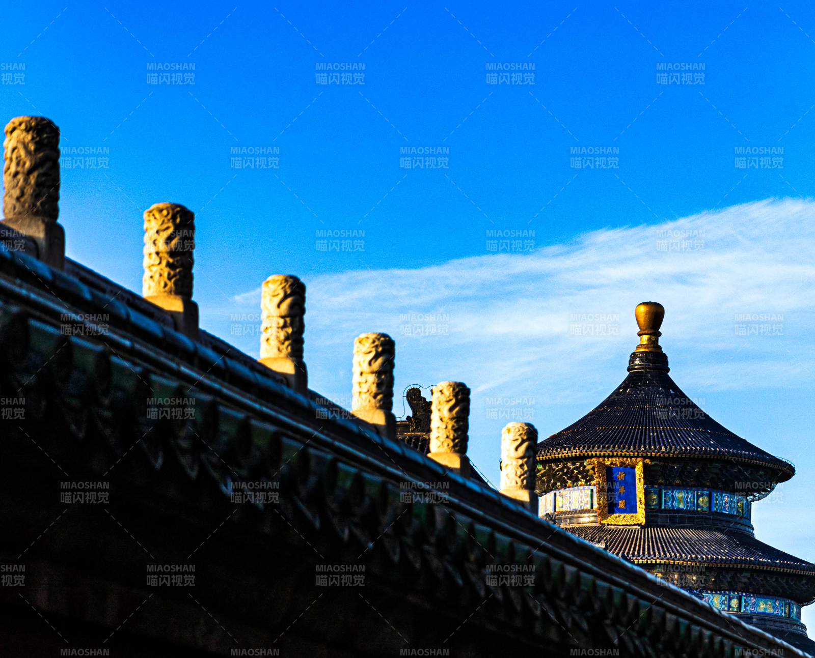 天坛与蓝天图片