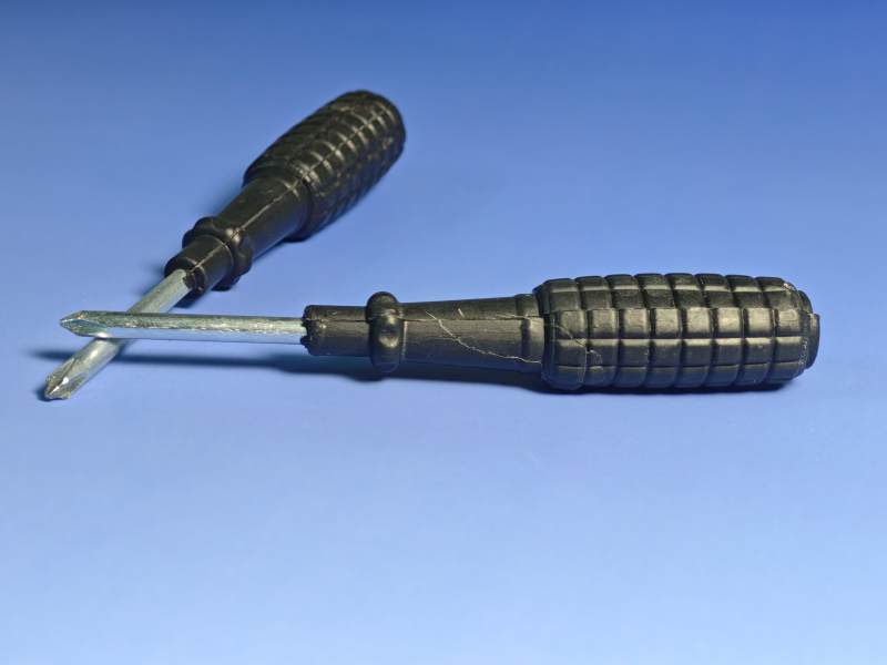 两把螺丝刀图片