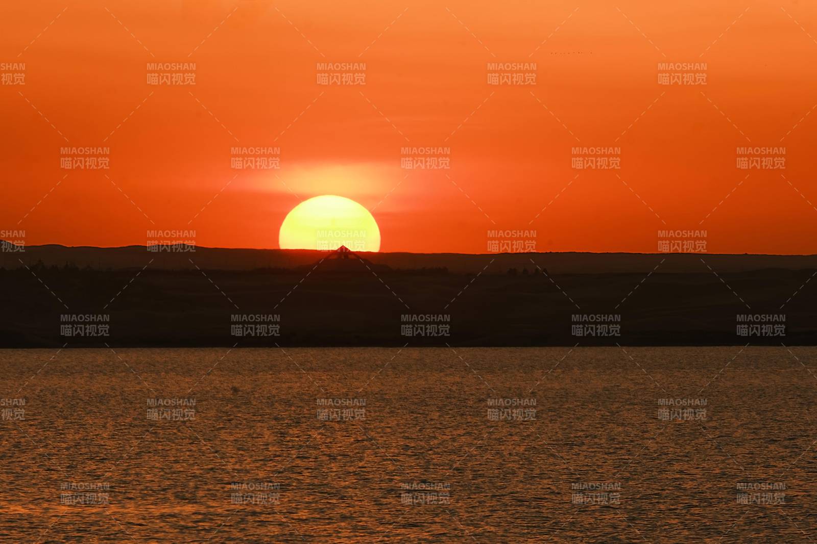 湖边的日落图片